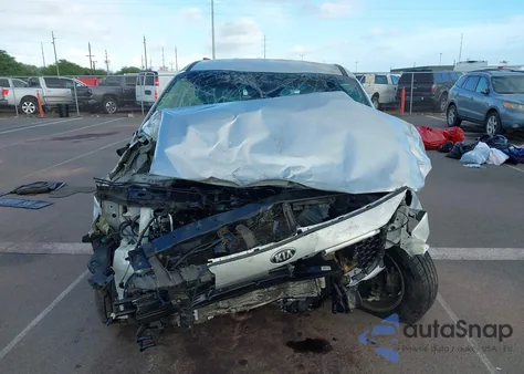 2018 Kia Sedona Lx z USA, uszkodzony, nr VIN KNDMB5C17J6389120